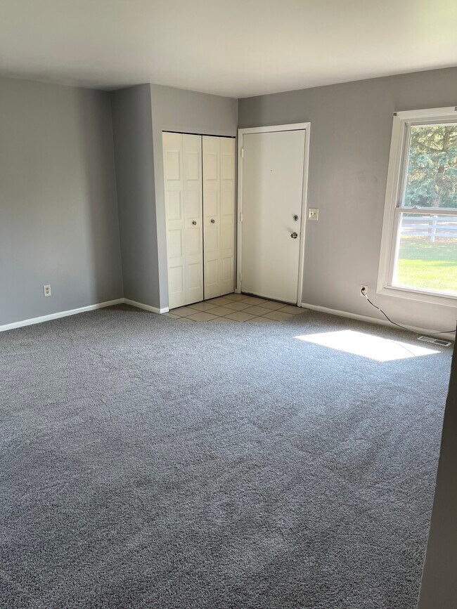 Building Photo - 4465 W Milham Ave