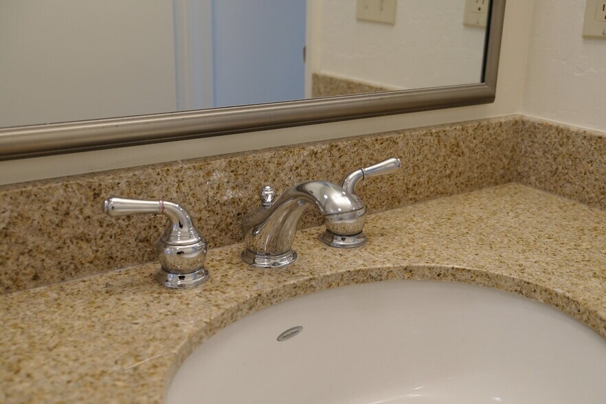 Clean bathrooms - 300 Murchison Dr, #202