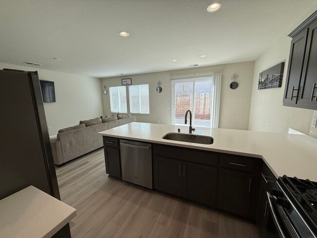 Building Photo - Two story home located in Sylvan School District!
