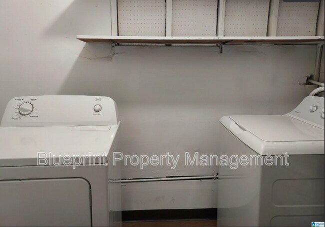 Building Photo - 513 10th Ave S