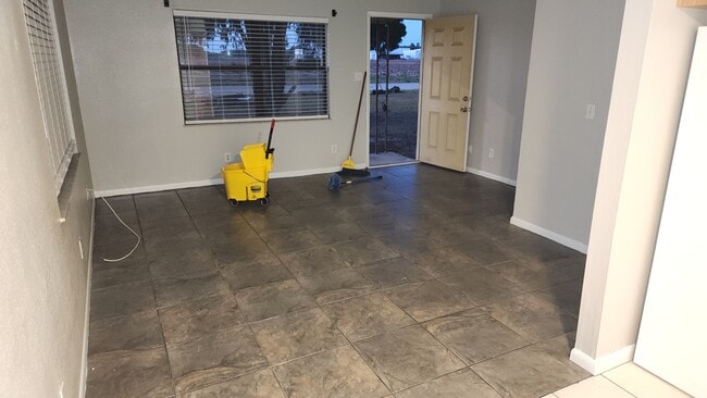 Building Photo - 3379 North Ave