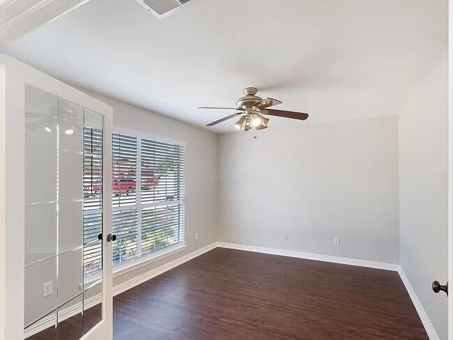 Building Photo - 4729 Woodhaven Ln