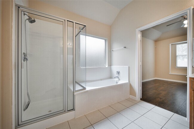 Building Photo - 26022 Trailcliff Ct