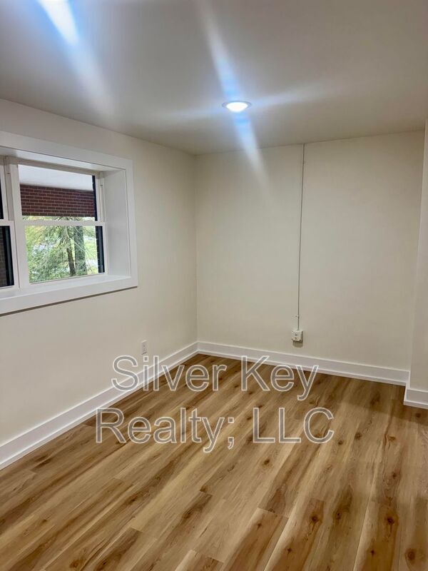 Building Photo - 2113 W Madison Ave