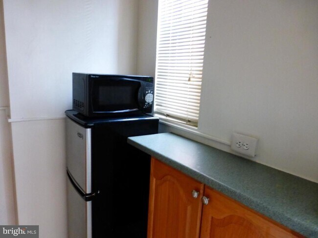 Building Photo - 1121 Arlington Blvd