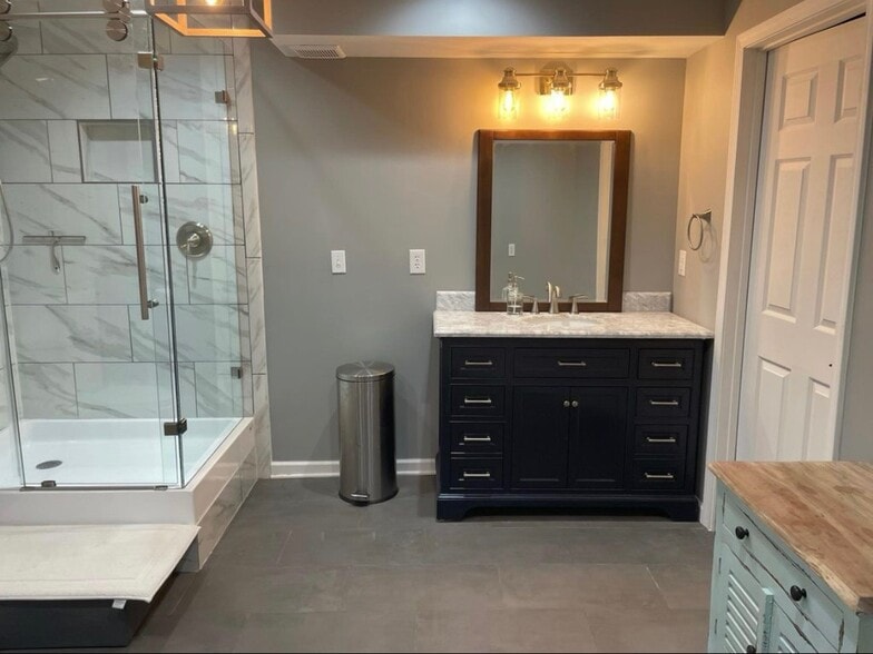 Building Photo - 220 Drumcliff Ct