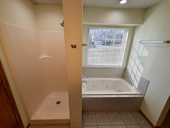 Building Photo - 571 SE 115th Rd