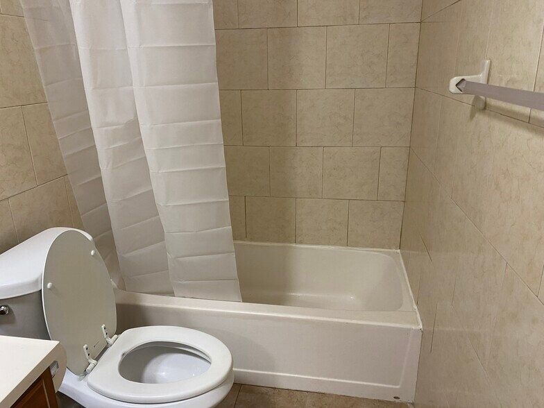 Building Photo - 3483 Coral Springs Dr