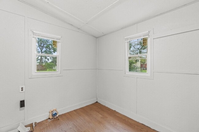 Building Photo - ADORABLE 3 BEDROOM 1 BATH RANCH HOUSE