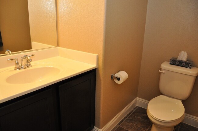 Building Photo - Fabulous 3 bedroom home in gated community!