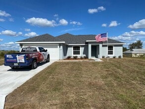 Building Photo - Custom Home - Desirable SE Ocala neighborhood 3/2/2 ** Wont Last**