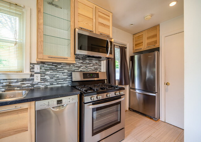 Building Photo - Your Ideal Lifestyle Awaits in this Stunni...