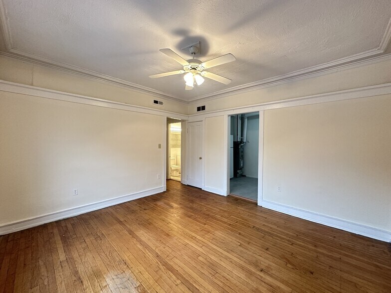 Building Photo - 3958 N Janssen Ave