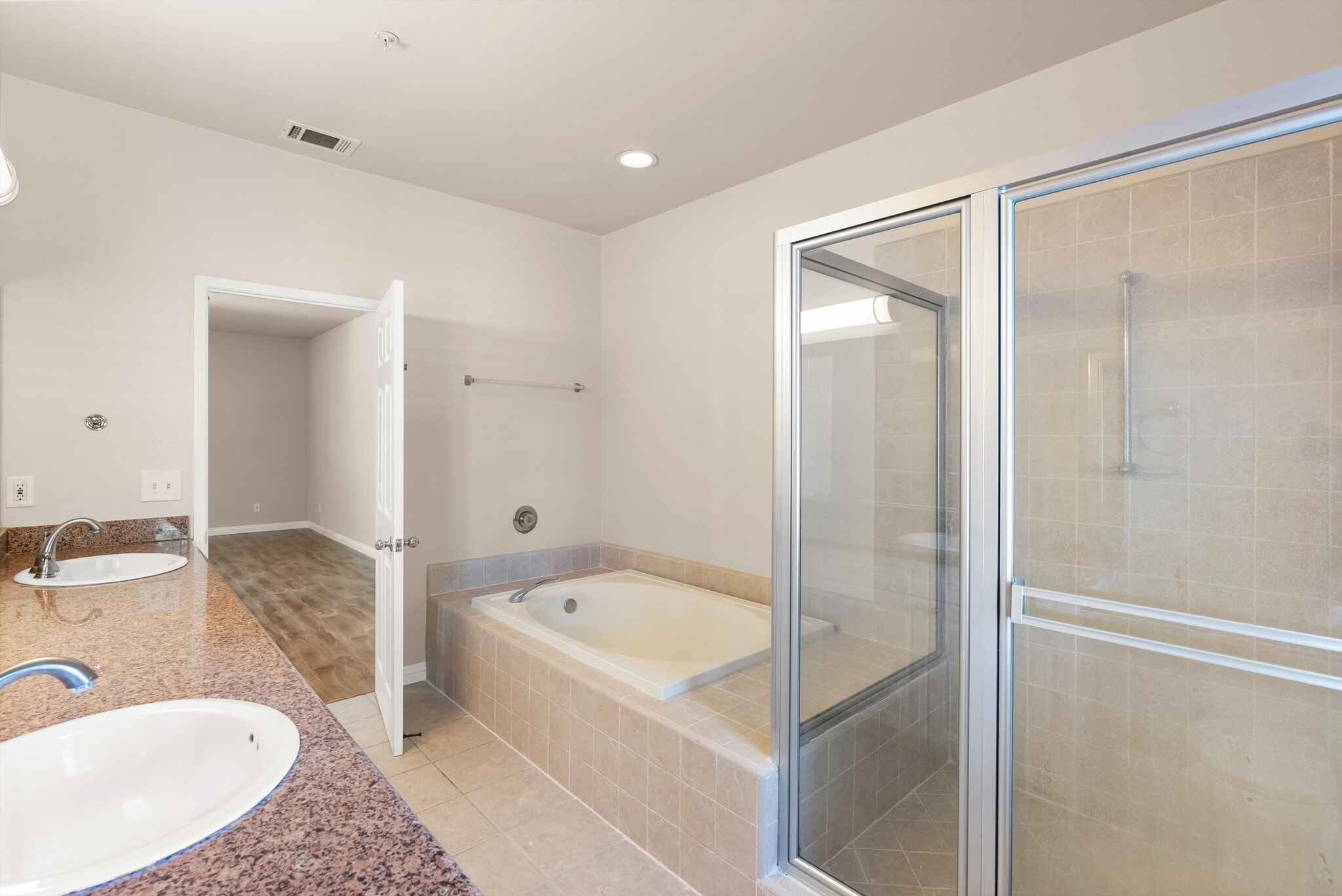 Building Photo - 15804 Crest Ln