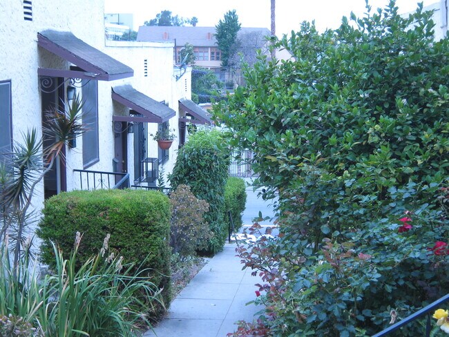 Building Photo - 632 N Virgil Ave