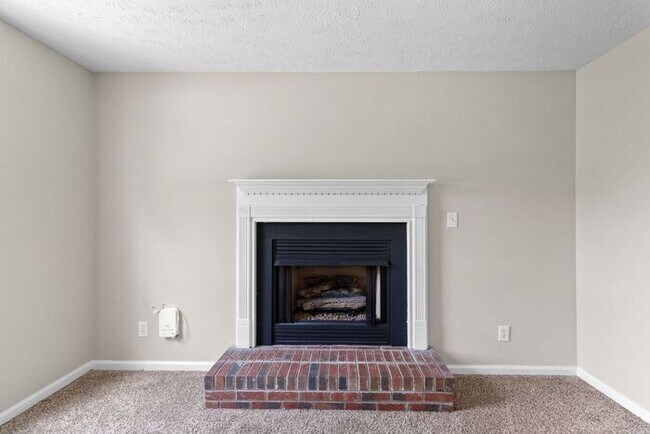 Building Photo - 3 Bedroom/2.5 Bath Home