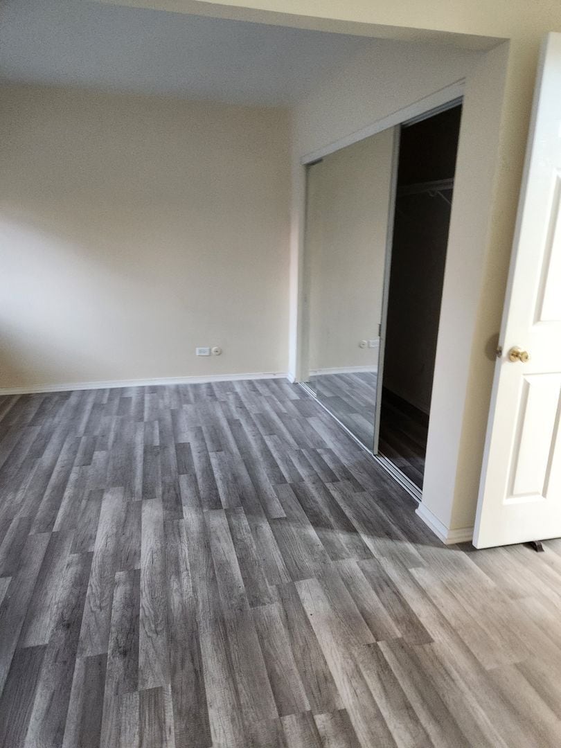 Building Photo - 451 Doral Terrace