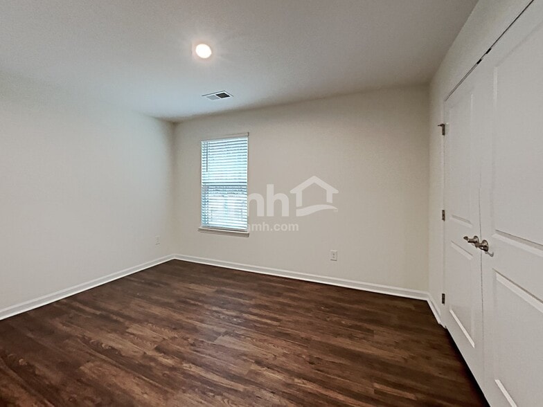 Building Photo - 5054 Twin River Dr