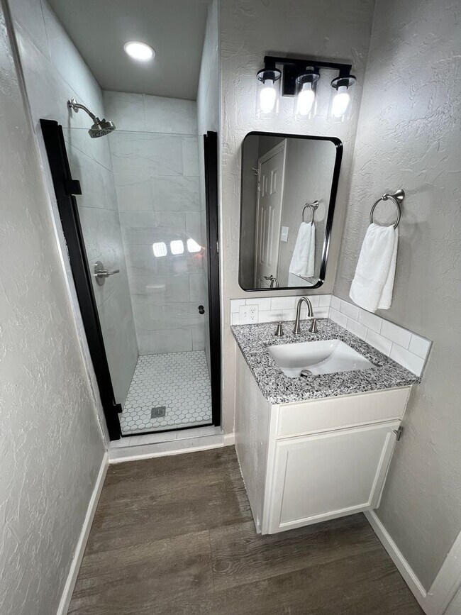 Building Photo - 134 NE Fullerton- Hot new listing!