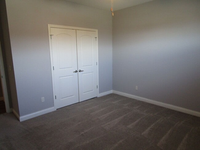 Building Photo - Bright 3BR Townhome with Bonus Room - Available July 17!!