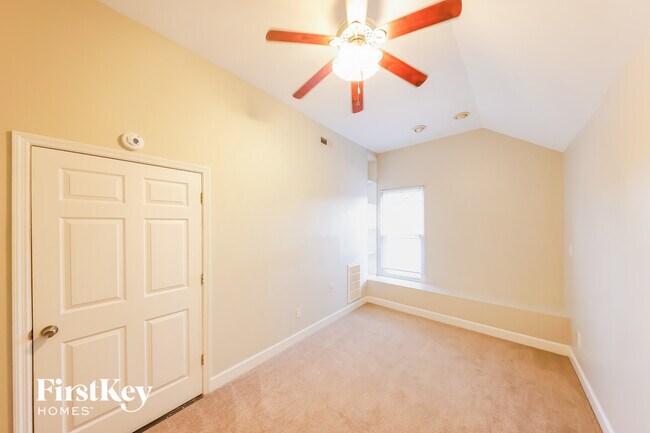 Building Photo - 125 Charleston Way