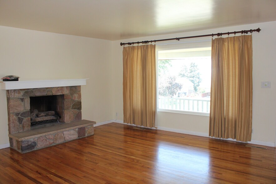 Building Photo - 1943 S Davis Blvd