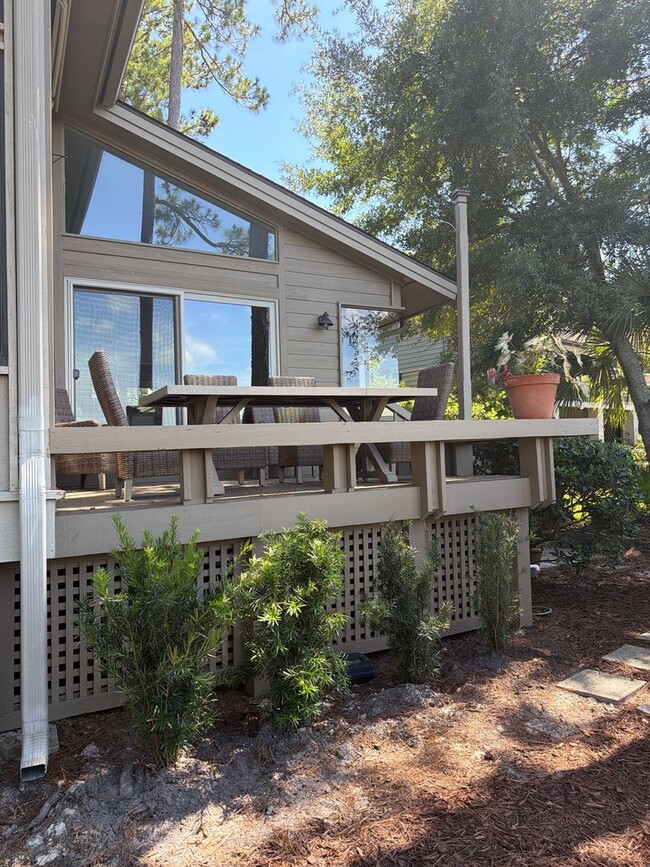 Building Photo - Beautiful Furnished Marsh Front Home - 6 mo Lease Term