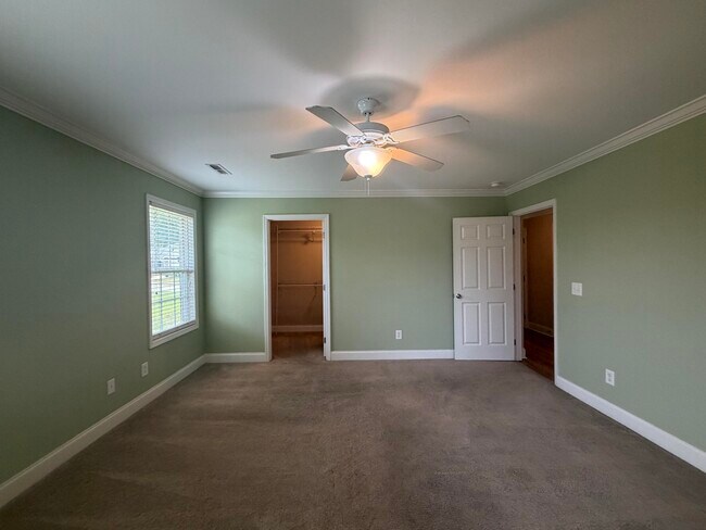 Building Photo - 2850 Foxcroft Cir