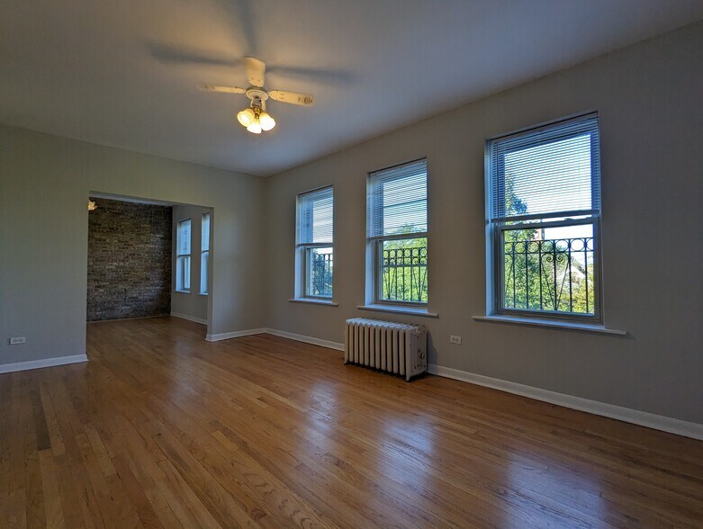 Building Photo - 4237 N Paulina St
