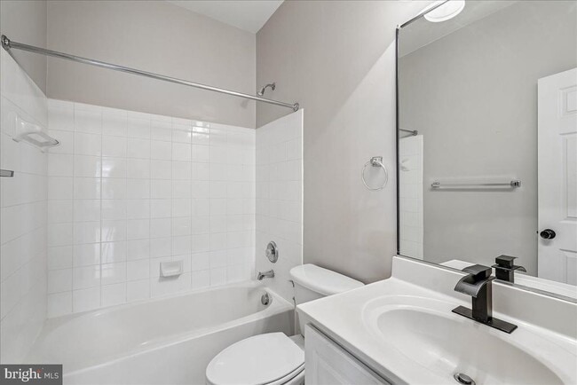Building Photo - 905 Royal Elm Ct