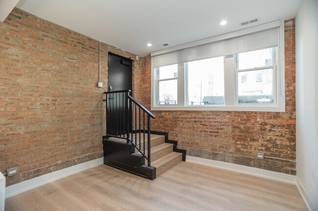 Building Photo - 1041 W Byron St