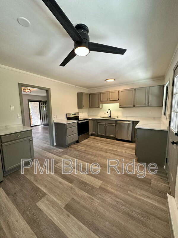 Building Photo - 2028 Arlington Pl