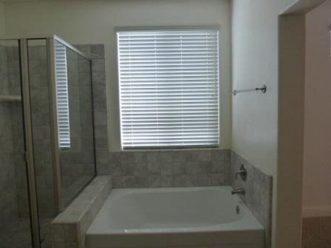 Building Photo - 4 Bedroom home in gated community + most u...