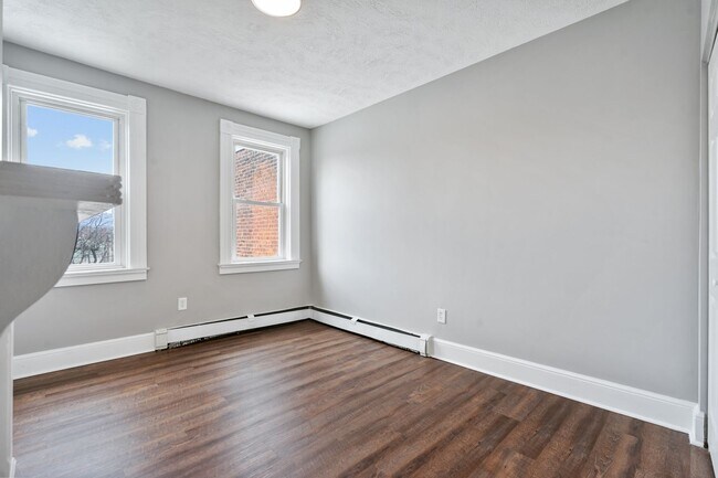 Building Photo - Brand New Remodel - 4BR / 2BA Home in Manchester - In-Unit Laundry, Convenient Location - Availab...