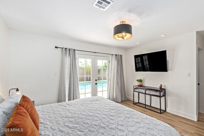 Building Photo - 5253 E Beck Ln