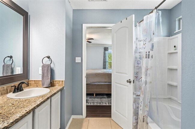 Building Photo - 220 Wegstrom St