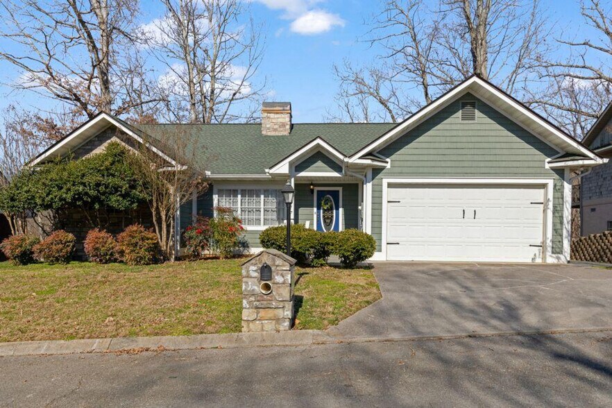 Building Photo - 317 Saddleback Way