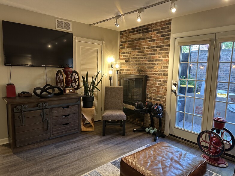 First floor family room - 1846 N Hudson Ave
