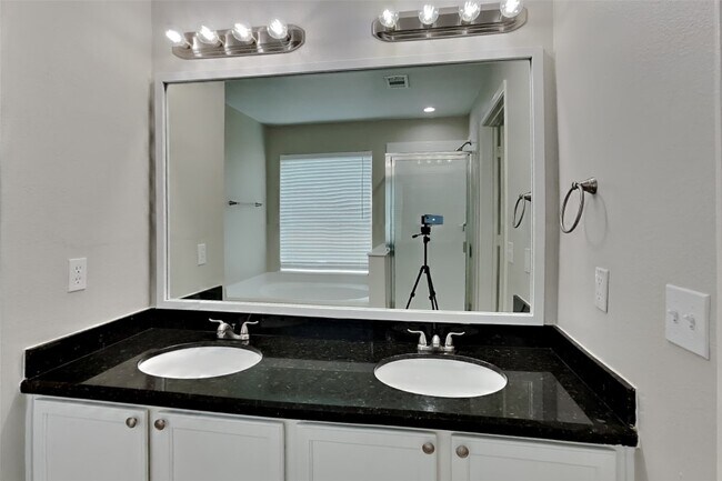 Building Photo - 17307 S Summit Canyon Dr