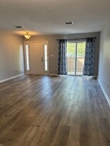 Building Photo - 305 Settlement Dr