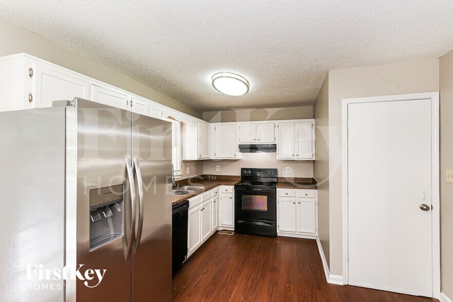 Building Photo - 1775 Independence Dr