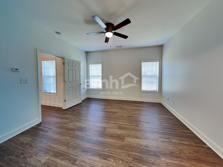 Building Photo - 4002 Sages Ave