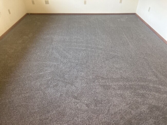 Building Photo - 2149 Woodcrest Ct