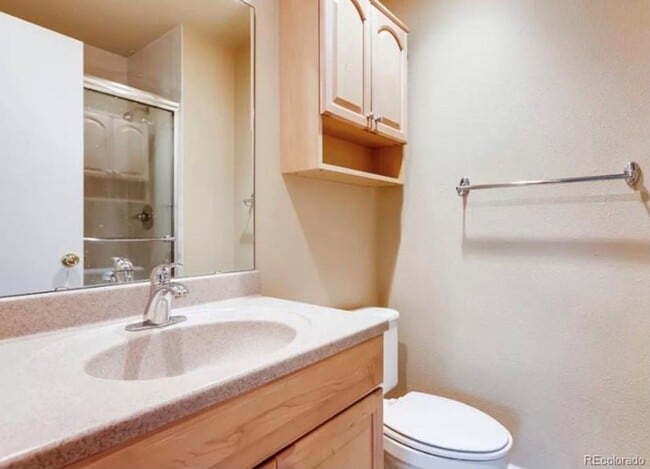 Building Photo - Long Realty & Property Management - 5 Bedr...