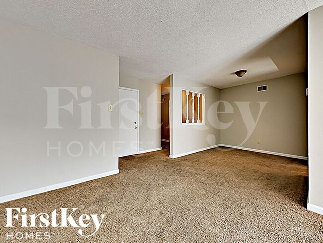 Building Photo - 6773 Rockbrook Dr
