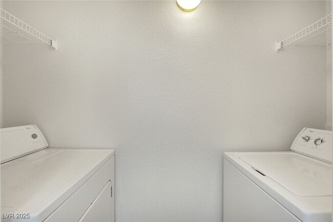 Building Photo - 6955 N Durango Dr