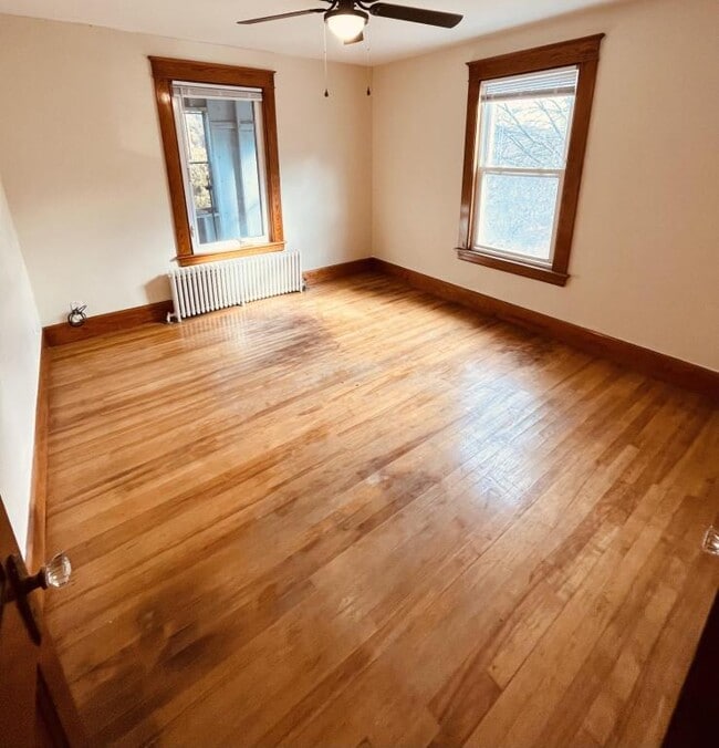 Building Photo - 122 Second St. Unit 3