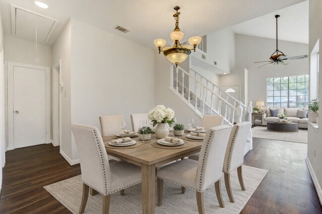 Building Photo - 308 N Ranch House Rd