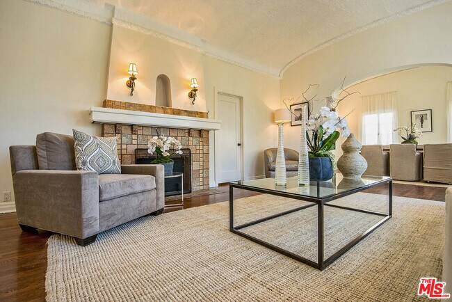 Building Photo - 239 S Orange Dr