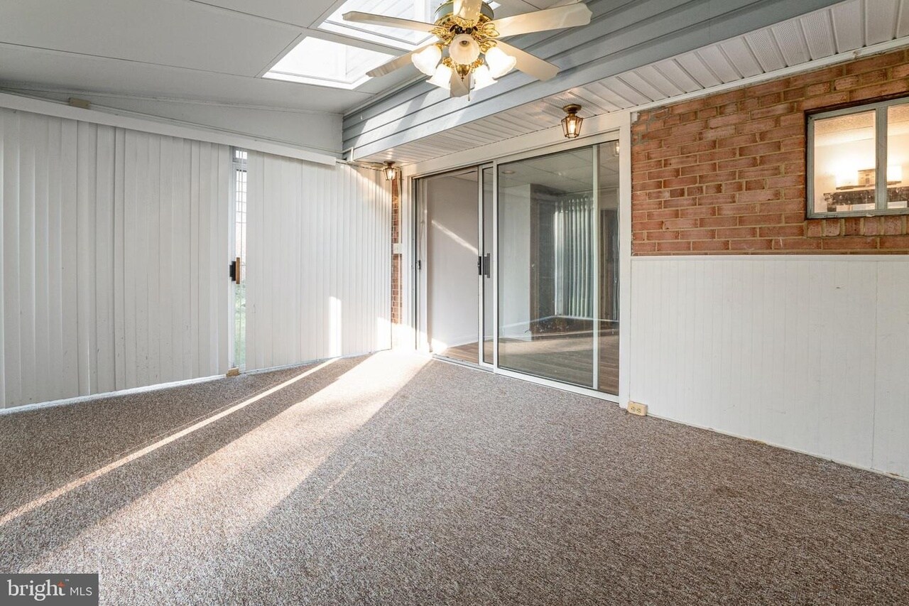 Building Photo - 4809 Camelot St